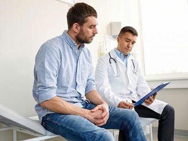 Лікар допоможе чоловікові встановити причину патологічних виділень із уретри